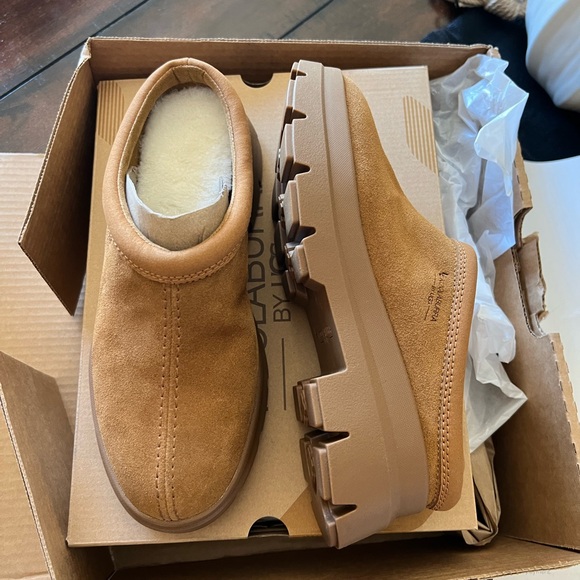 NWT - Kookaburra UGG Neetie Faux fur Lined Lug Clog - never been worn - Womens 8 - Picture 2 of 3